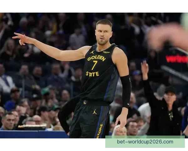 勇士伤兵潮波尔津吉斯罚球时替补席仅剩两人七人缺阵成焦点